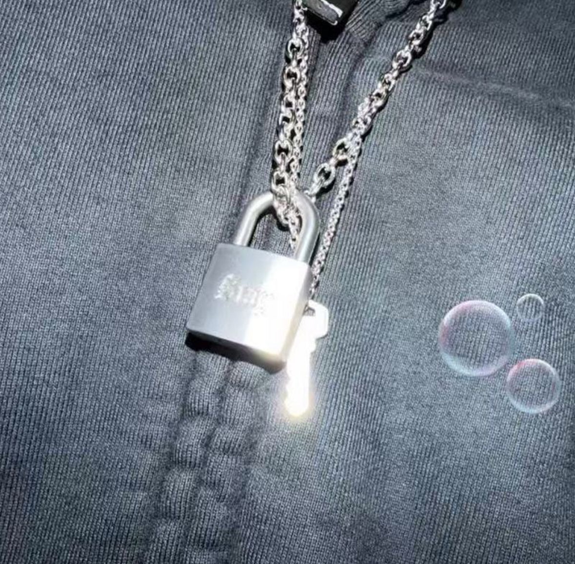 Hyunjin - ყელსაბამი