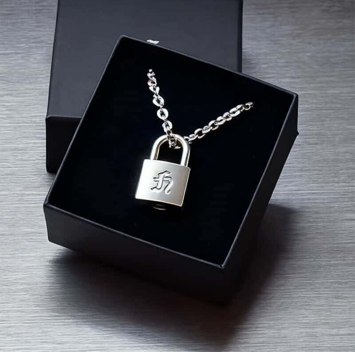 Hyunjin - ყელსაბამი